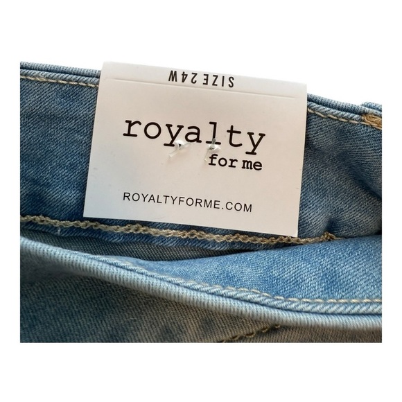 Royalty For Me Women's Curvy Fit Exposed Button Cuffed Denim Shorts - Size 24 - Picture 6 of 12